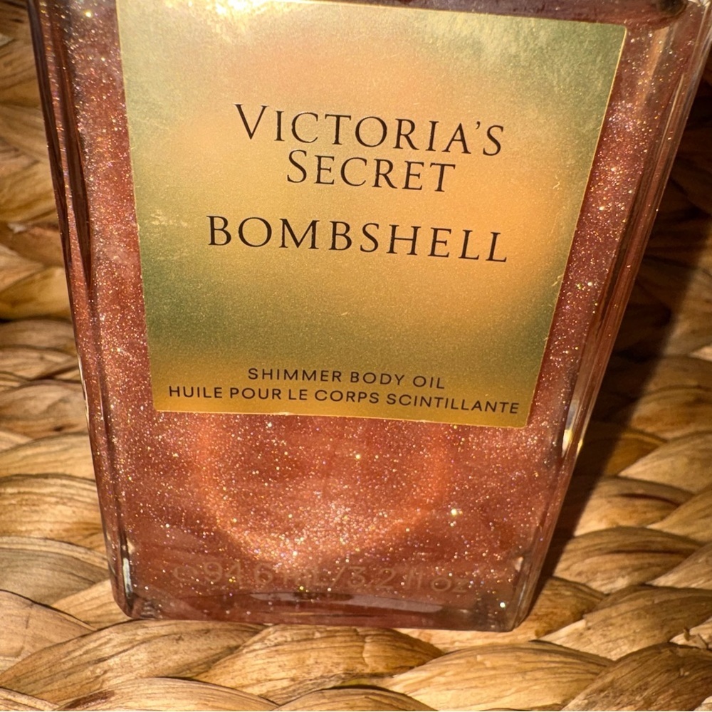 Victoria’s Secret Bombshell Shimmer Body Oil - Picture 3 of 4
